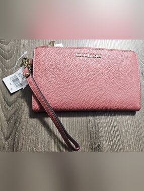 Authentic NWT Michael Kors Rose Double Zip Wristlet